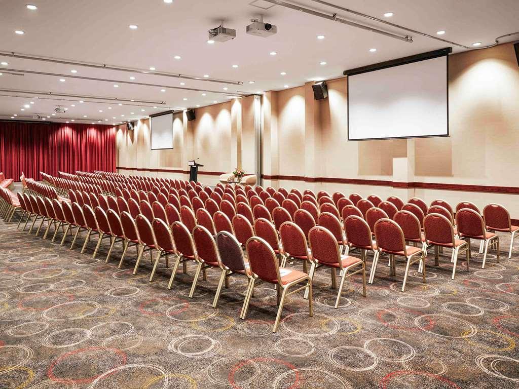 Novotel Perth Langley Luaran gambar